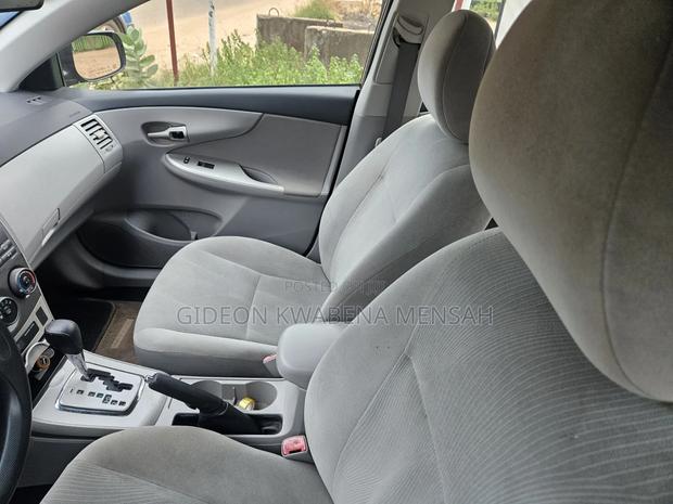 Toyota Corolla LE 4dr Sedan (1.8L 4cyl 4A) 2013 Gray