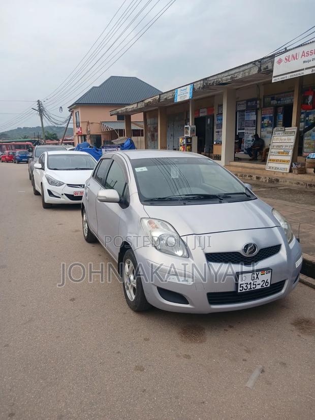 Toyota Vitz 1.3 FWD 5dr 2010 Silver