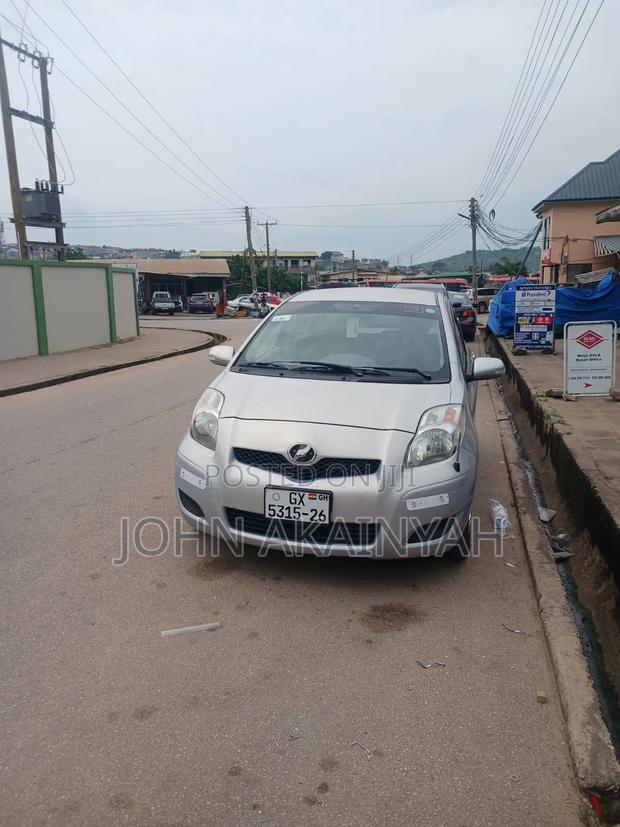 Toyota Vitz 1.3 FWD 5dr 2010 Silver