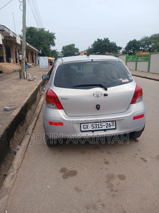 Toyota Vitz 1.3 FWD 5dr 2010 Silver