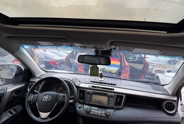 Toyota RAV4 2017 White