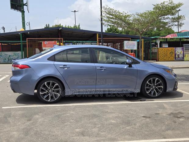 Toyota Corolla SE 2020 Blue