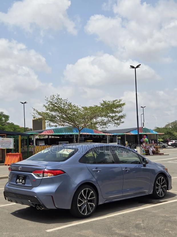 Toyota Corolla SE 2020 Blue