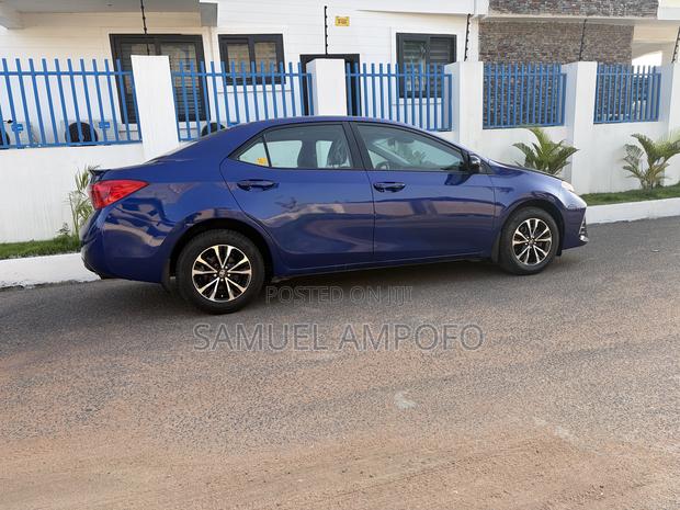 Toyota Corolla SE (1.8L 4cyl 6M) 2018 Blue