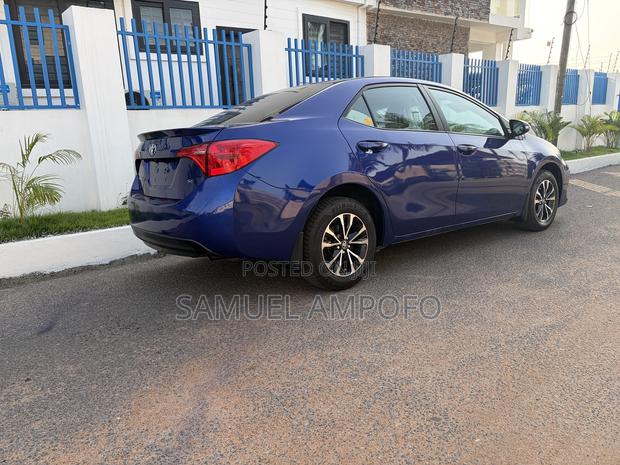 Toyota Corolla SE (1.8L 4cyl 6M) 2018 Blue