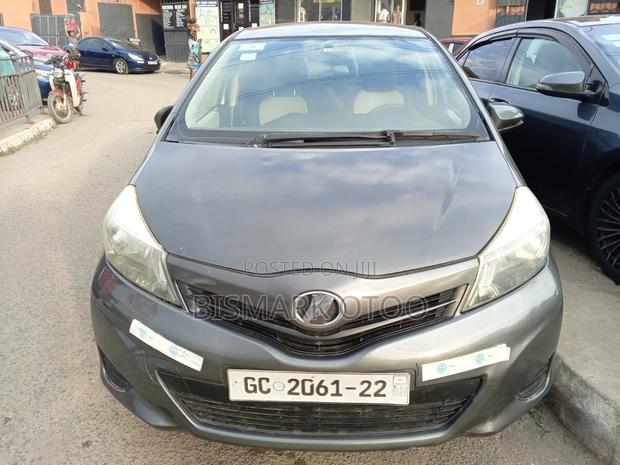 Toyota Vitz 1.3 FWD 5dr 2013 Gray