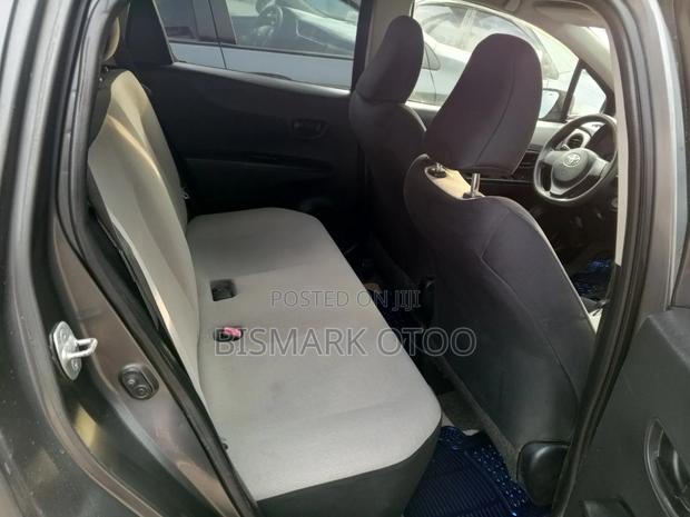 Toyota Vitz 1.3 FWD 5dr 2013 Gray