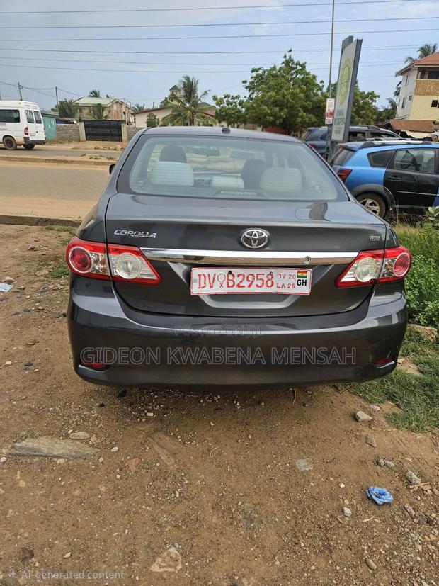 Toyota Corolla LE 4dr Sedan (1.8L 4cyl 4A) 2013 Gray
