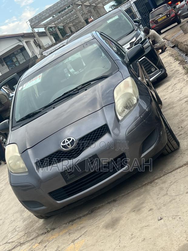 Toyota Yaris 2010 Gray