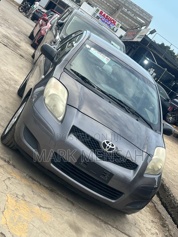 Toyota Yaris 2010 Gray