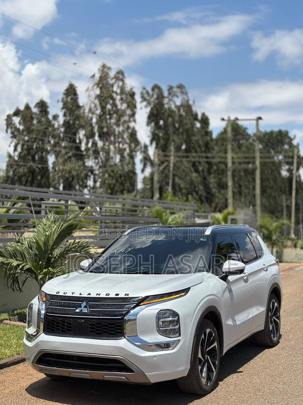 Mitsubishi Outlander SEL 2024 White