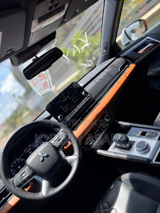 Mitsubishi Outlander SEL 2024 White