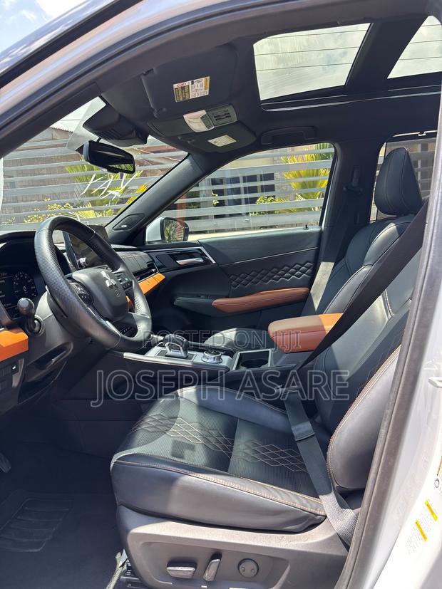 Mitsubishi Outlander SEL 2024 White
