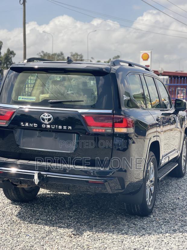 Toyota Land Cruiser 2024 Black
