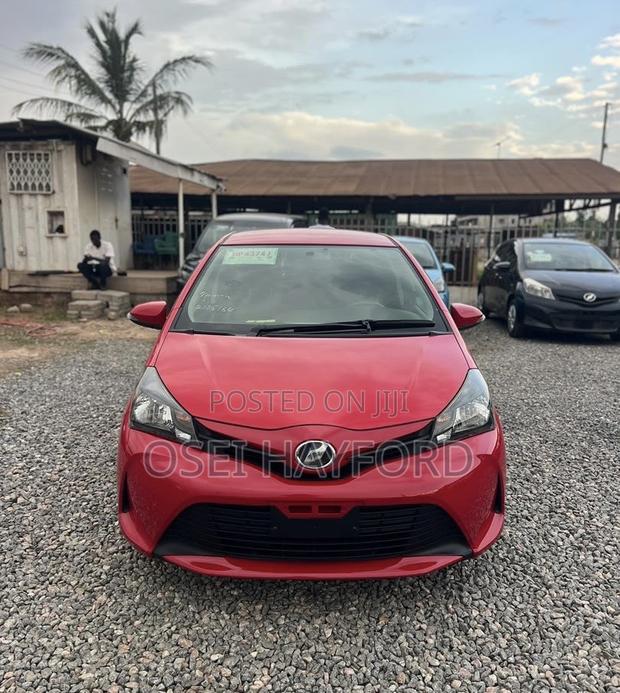 Toyota Vitz 2015 Red