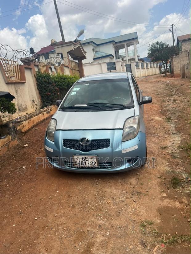 Toyota Vitz 1.0 FWD 5dr 2010 Gray