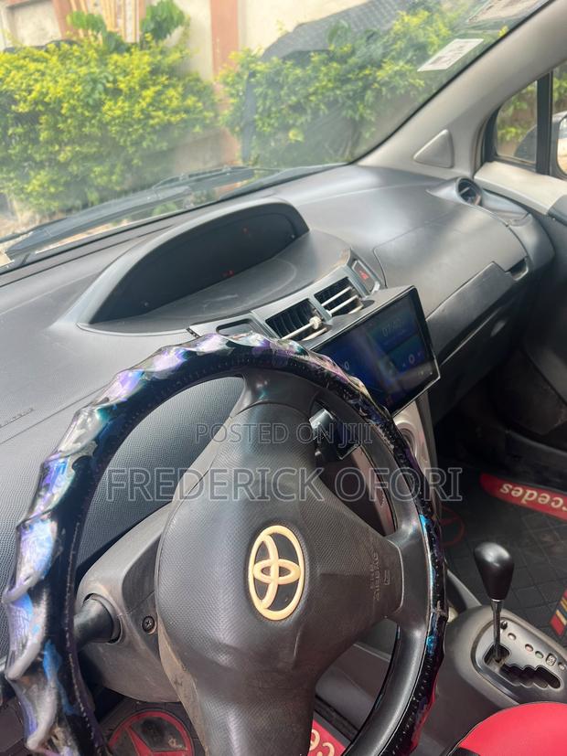 Toyota Vitz 1.0 FWD 5dr 2010 Gray