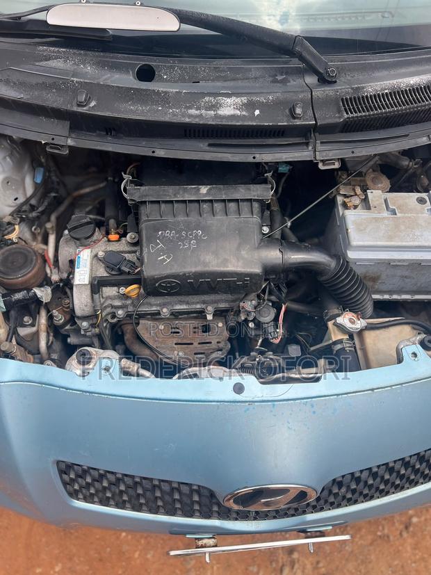 Toyota Vitz 1.0 FWD 5dr 2010 Gray