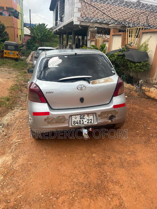 Toyota Vitz 1.0 FWD 5dr 2010 Gray