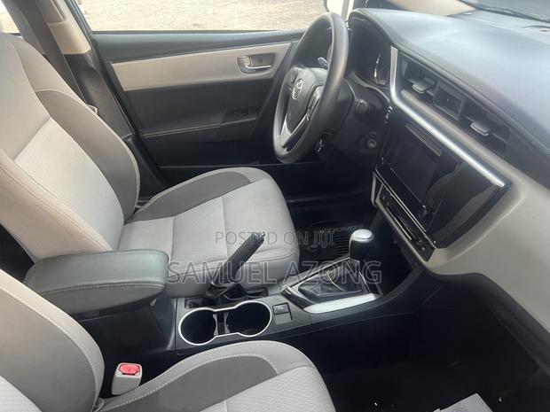 Toyota Corolla LE (1.8L 4cyl 2A) 2019 Gray