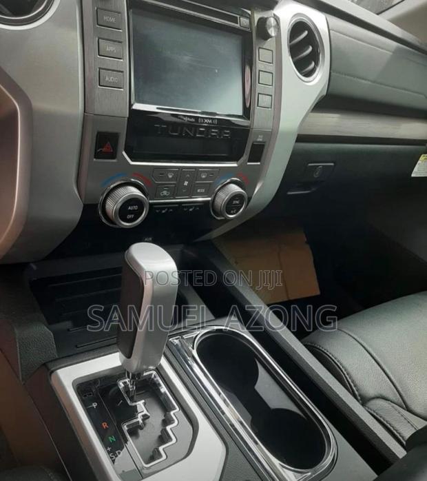 Toyota Tundra Limited 5.7L V8 4x4 Double Cab 6.6 ft. box 145.7 in. WB
