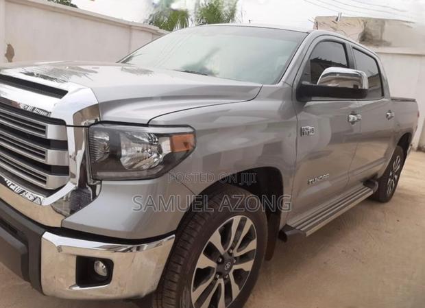 Toyota Tundra Limited 5.7L V8 4x4 Double Cab 6.6 ft. box 145.7 in. WB