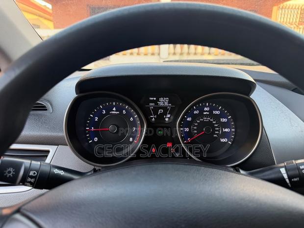 Hyundai Elantra GLS Sedan FWD (1.8L 4cyl 6A) 2013 Silver