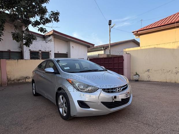 Hyundai Elantra GLS Sedan FWD (1.8L 4cyl 6A) 2013 Silver