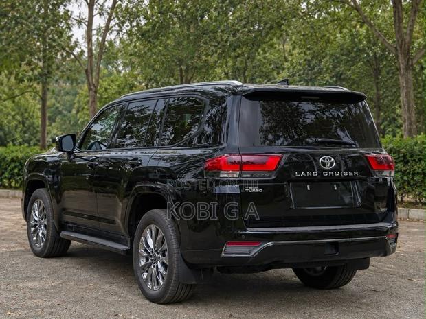 New Toyota Land Cruiser LC300 2025 Black
