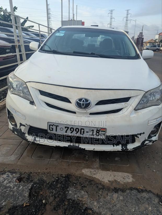 Toyota Corolla LE Special Edition 4dr Sedan (1.8L 4cyl 4A) 2013 White