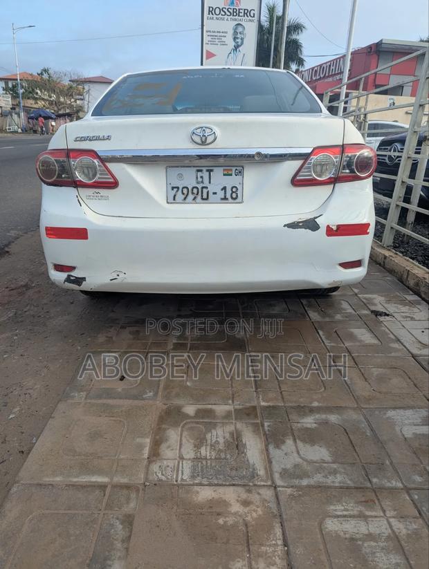 Toyota Corolla LE Special Edition 4dr Sedan (1.8L 4cyl 4A) 2013 White