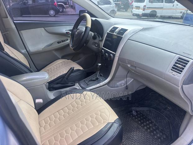 Toyota Corolla 2010 Silver