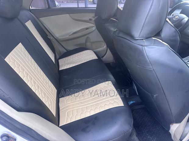 Toyota Corolla 2010 Silver