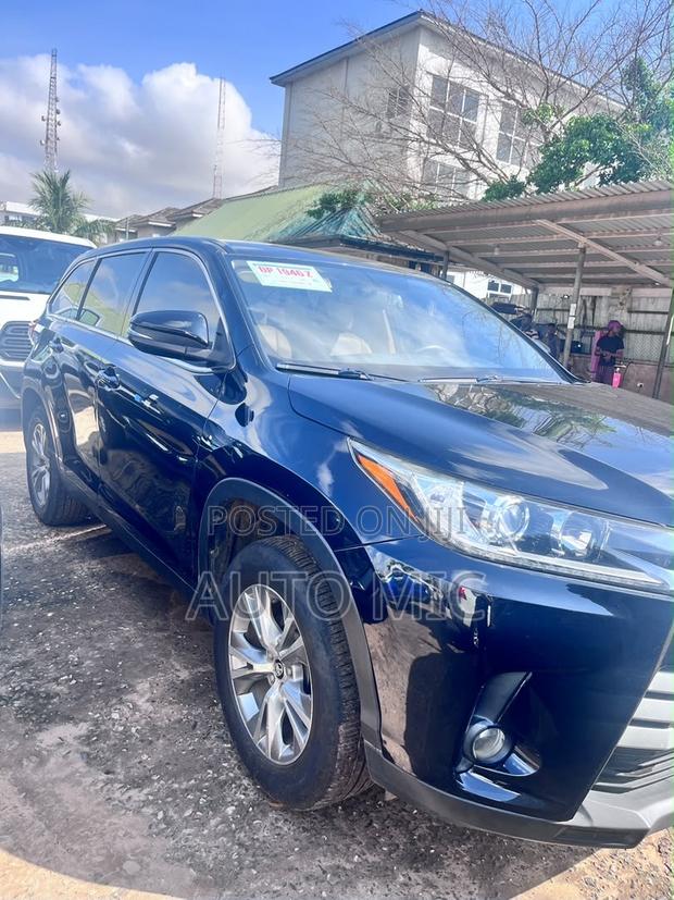 Toyota Highlander LE V6 2019 Black