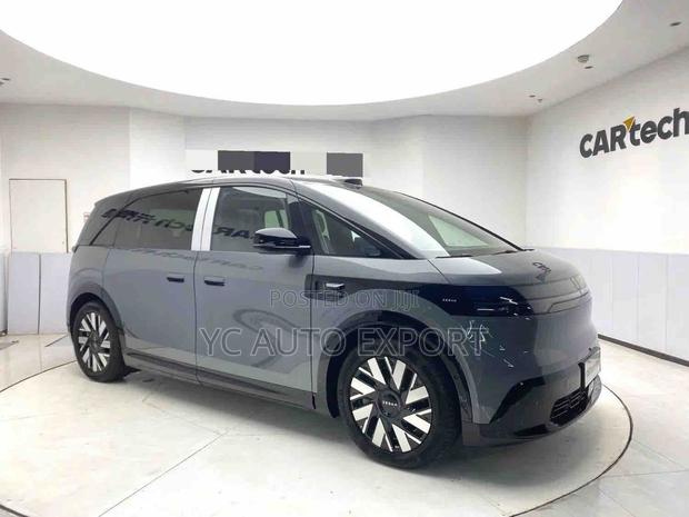 New Zeekr Mix 2025 Black