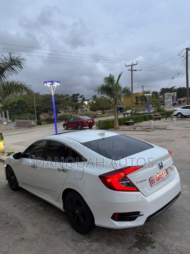Honda Civic Touring 4dr Sedan (1.5L 4cyl) 2017 White