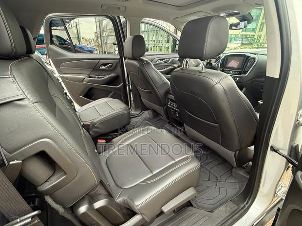 Chevrolet Traverse Limited High Country AWD 2024 Gray