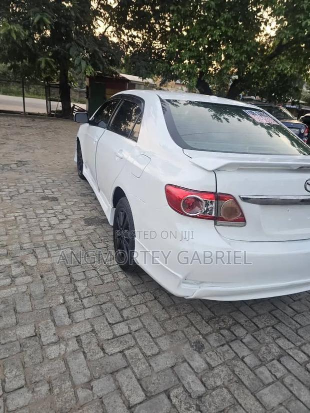 Toyota Corolla 2012 White