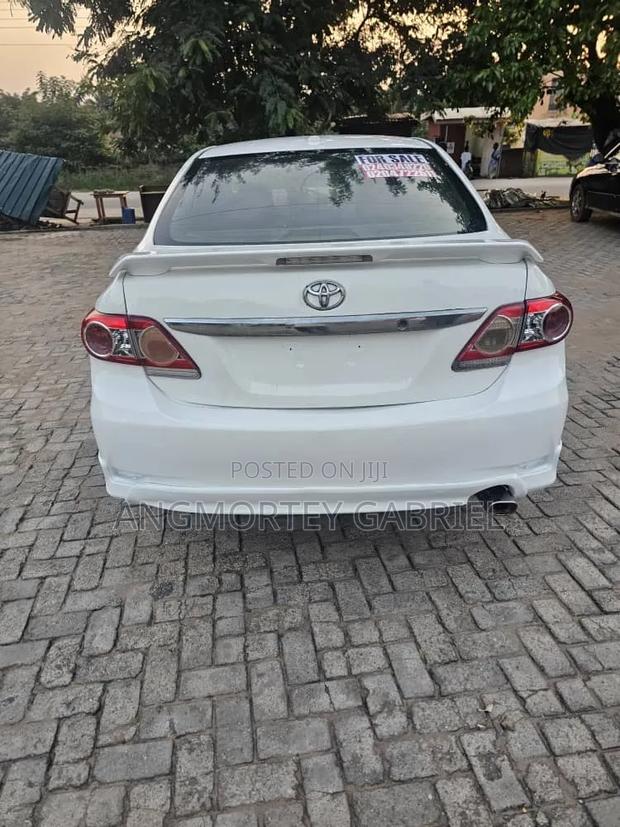 Toyota Corolla 2012 White