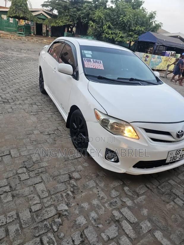 Toyota Corolla 2012 White