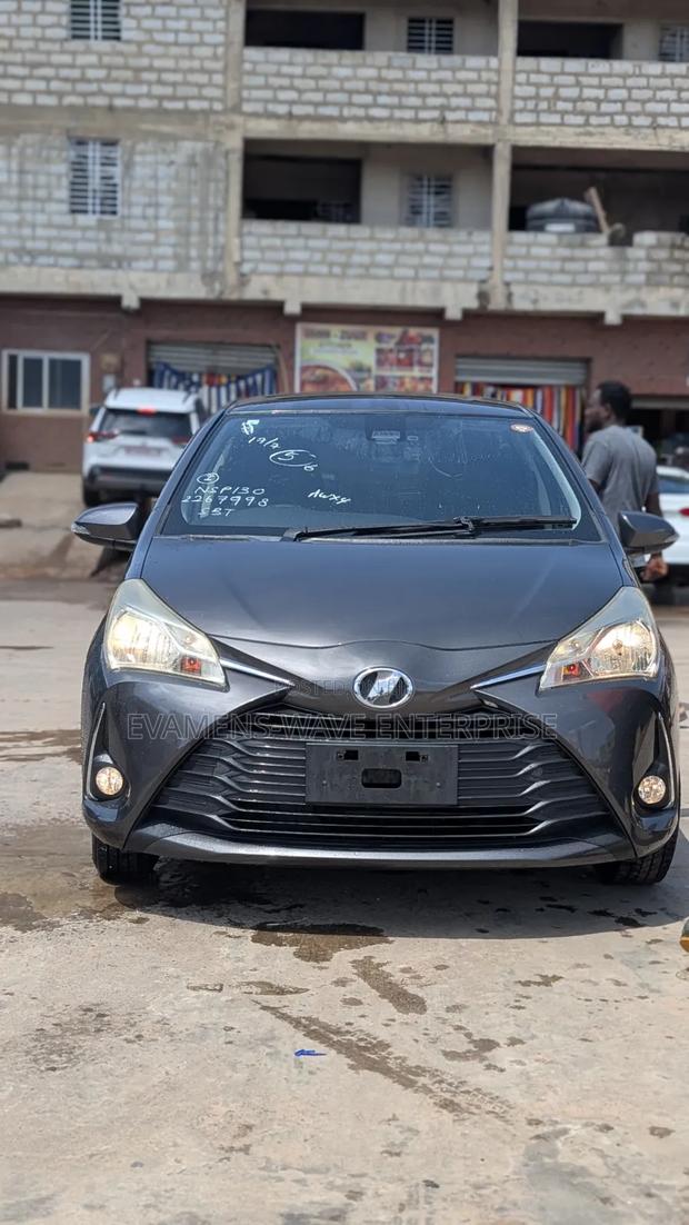 Toyota Vitz 1.3 FWD 5dr 2017 Gray