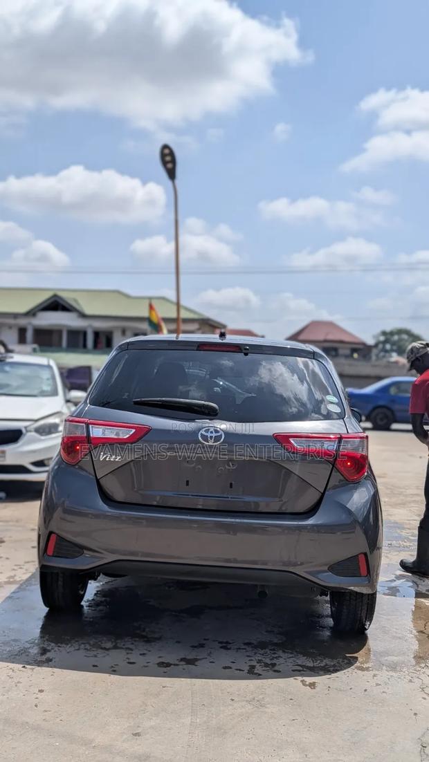 Toyota Vitz 1.3 FWD 5dr 2017 Gray