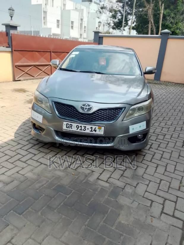 Toyota Camry 2011 Gray