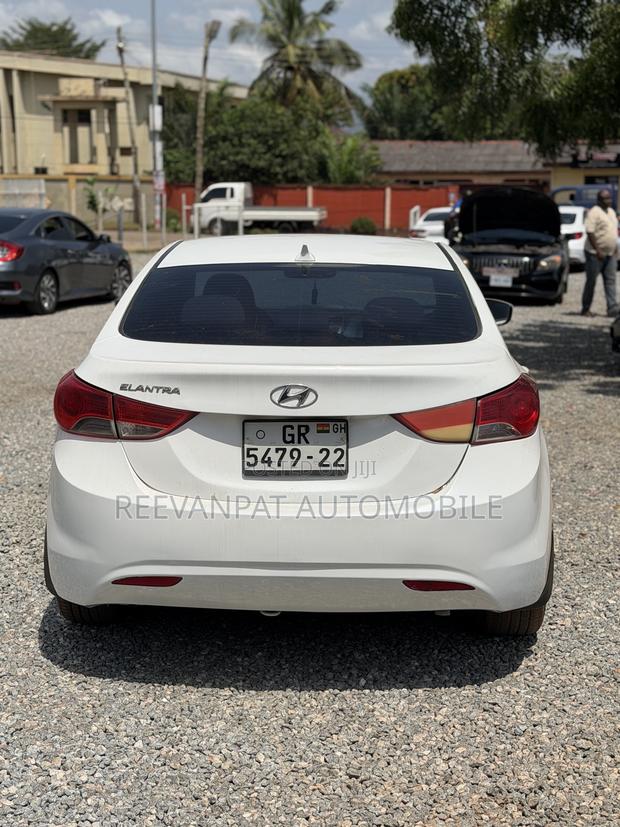 Hyundai Elantra 2012 White