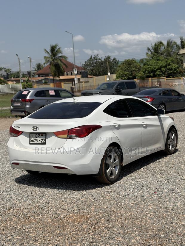 Hyundai Elantra 2012 White