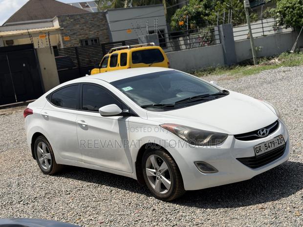 Hyundai Elantra 2012 White