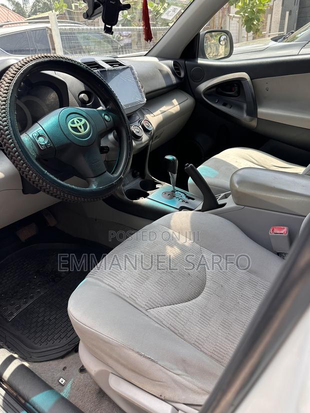 Toyota RAV4 LE AWD (2.5L 4cyl 6A) 2013 White
