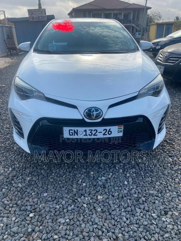 Toyota Corolla SE Special Edition 4dr Sedan (1.8L 4cyl CVT) 2017 White