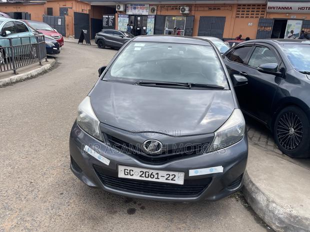 Toyota Vitz 1.0 FWD 3dr 2012 Gray
