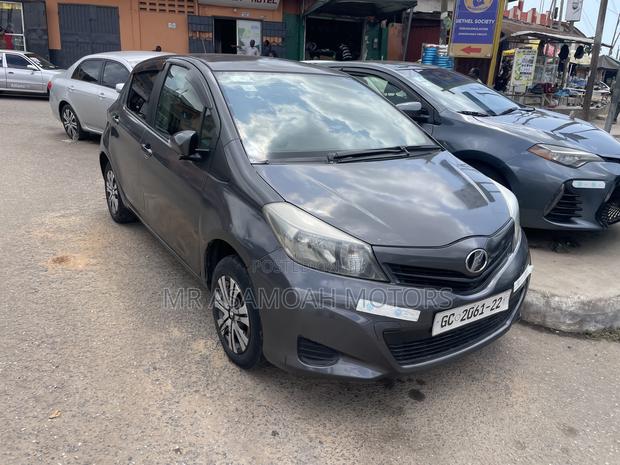 Toyota Vitz 1.0 FWD 3dr 2012 Gray